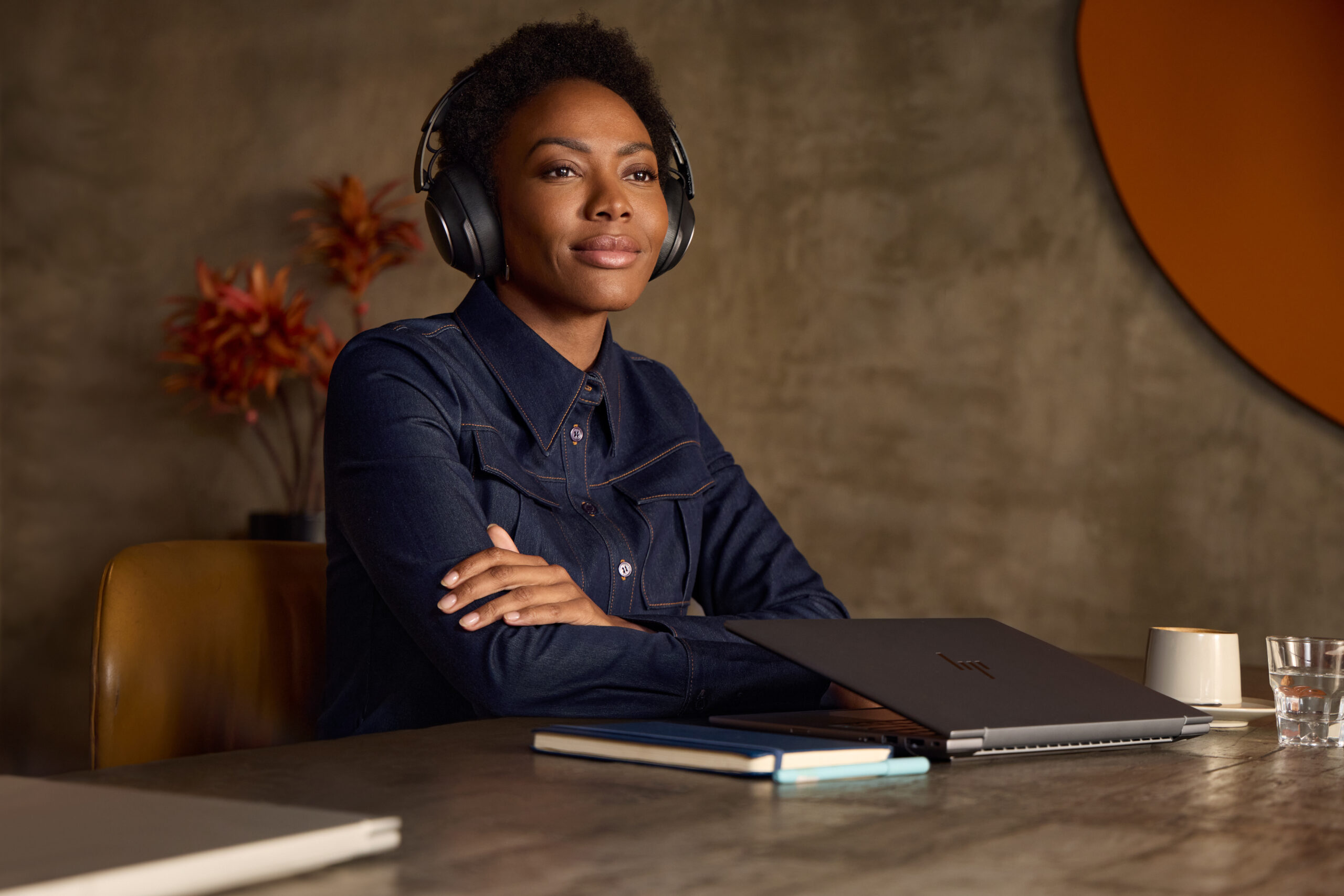 Poly Voyager Surround 80 UC Microsoft Teams Certified USB-C Headset 8G7U0AA - Image 3